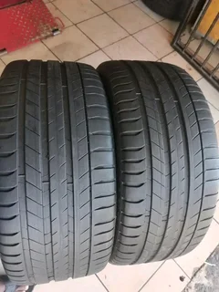 Two 265 40 21 Michelin latitude sport3 tyres with 95% treads available for sale