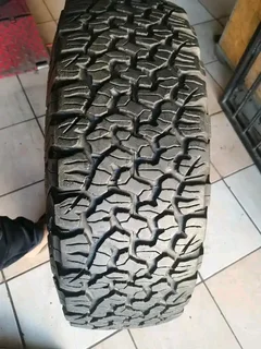 1x 265 70 17 Bf Goodrich ko2 tyre with 95% treads available for sale
