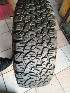 1x 265 70 17 Bf Goodrich ko2 tyre with 95% treads available for sale