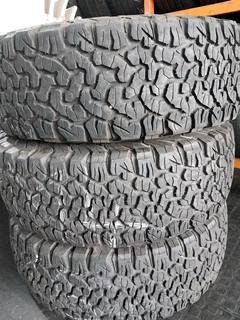 A clean set of 285 70 17 bf Goodrich ko2 tyres with 98% treads available for sale