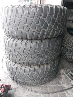 A clean set of 35x12.50 R17 Bf Goodrich mud terrain tyres available for sale
