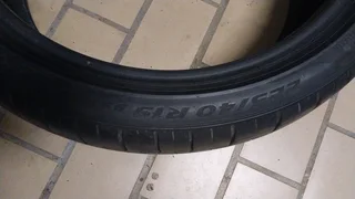 1x 225 40 19 pirelli normal tyre with 90% treads available for sale