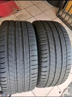 2x 265 40 21 Michelin latitude sport3 tyres with 95% treads available for sale