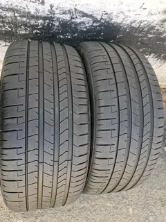2x 275 35 22 pirelli tyres with 95% treads available for sale