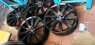 A clean set of 21inch Range Rover Evoque and velar original Rims available for sale
