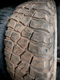 1x 265 70 17 bf Goodrich mud terrain tyre with good treads available for sale