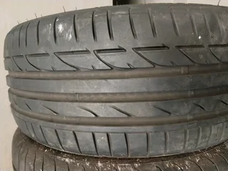 1x 225 40 18 Bridgestone run flat tyre with 95% treads available for sale