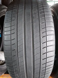 1x 275 40 19 Michelin run flat tyre with good treads available for sale