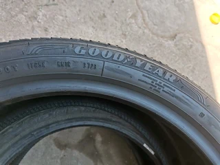 4x 245/40/20 Goodyear Efficient Grip u 7