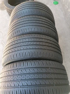 4x 245/40/20 Goodyear Efficient Grip u 7