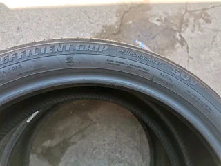4x 245/40/20 Goodyear Efficient Grip u 7