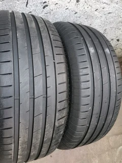 2x 235/55/17 Appolo like new