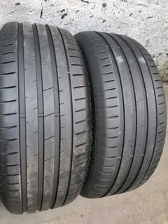 2x 235/55/17 Appolo like new