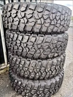 Set 4x 255/75/17 Bfgoodrich Mud Terrain km2