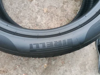 2x 285/40/21 Pirelli pzero normal Tyres like new