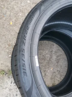 2x 315/35/22 Pirelli pzero like new