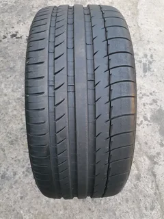 1x 235/40/18 Michelin pilot sport