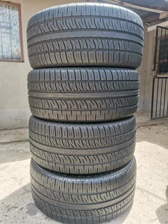 Mercedes G63 Tyres 295/40/22 Pirelli scorpion Zero like new