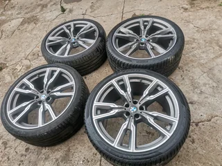 Set 22" OEM mags and tyres BMW X5 X6