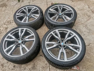 Set 22&#34; OEM mags and tyres BMW X5 X6