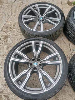 Set 22&#34; OEM mags and tyres BMW X5 X6