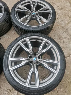 Set 22&#34; OEM mags and tyres BMW X5 X6