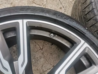 Set 22&#34; OEM mags and tyres BMW X5 X6