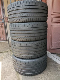 Set 245/35/19 and 265/35/19 Michelin pilot sport