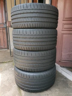 Set 245/35/19 and 265/35/19 Michelin pilot sport