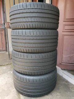 Set 245/35/19 and 265/35/19 Michelin pilot sport