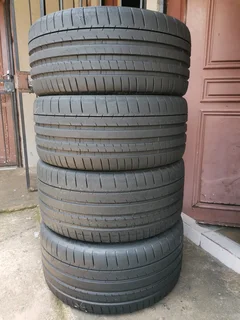 Set 245/35/19 and 265/35/19 Michelin pilot sport