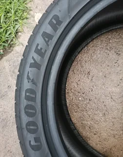 2x 235/45/18 Goodyear Eagle F1