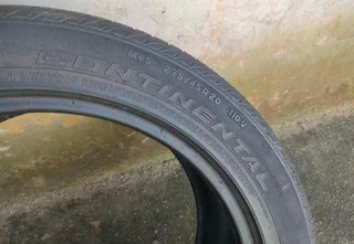 2x 275/45/20 Continental Cross contact LX