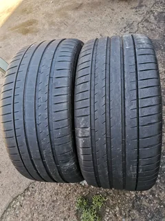 2x 285/35/22 Michelin pilot sport 4S like new