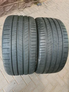 2x 315/35/22 Pirelli pzero