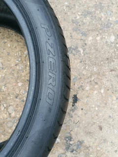 2x 295/35/21 Pirelli pzero normal Tyres
