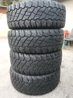 4tyres 285/70/17 Cooper Discoverer STMax white lattering