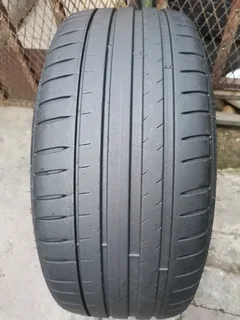 1x 215/40/18 Michelin pilot sport 4S like new