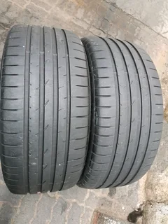 2x 235/40/19 Goodyear Eagle F1