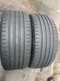 2x 235/40/19 Goodyear Eagle F1
