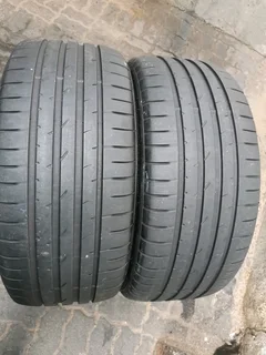 2x 235/40/19 Goodyear Eagle F1