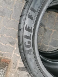 2x 235/40/19 Goodyear Eagle F1