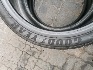 2x 235/40/19 Goodyear Eagle F1