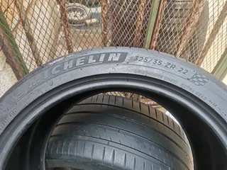 2x 325/35/22 Michelin pilot sport 4S