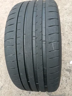 1x 265/40/19 Michelin pilot sport 4S