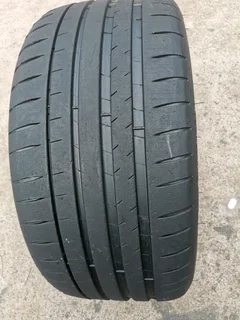 1x 265/40/19 Michelin pilot sport 4S