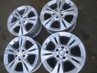 A set of 17inch rims Mercedes original