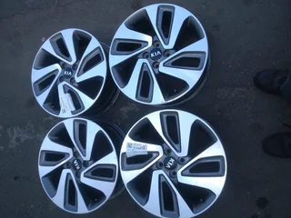 A set of 17inch rims KIA original