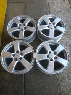 A set of 16inch Chervolet crus 5/105pcd offset 39mm