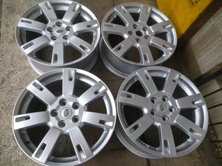 A set of 19inch Land Rover Discovery4 rims 7500 negotiable